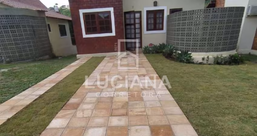 Casa com 2 Pavimentos em Condomínio