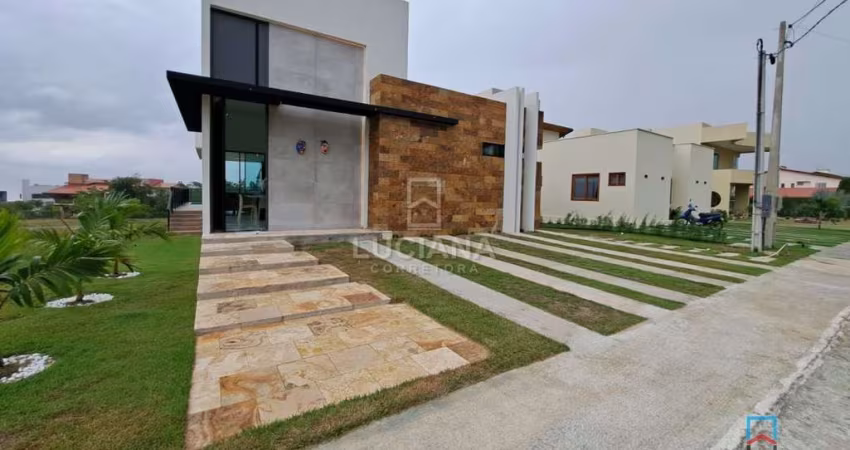 Casa em Condomínio Fechado - 4 suítes