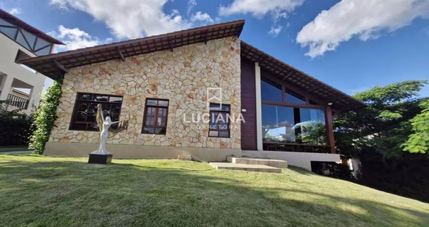 Casa em Condomínio de Alto Padrão com 05 Suítes