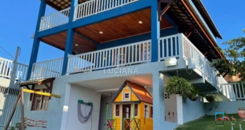 Casa com Área de lazer Privativa e Condomínio Bem Localizado