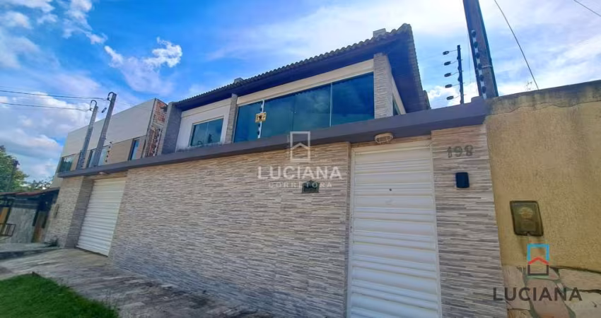 Casa com Excelente Localização - Piscina
