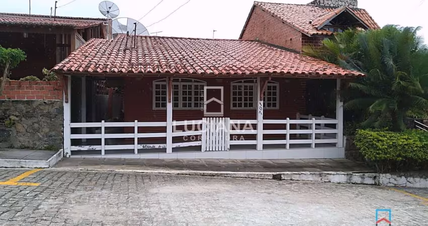 Casa em Condomínio com 4 quartos + dependência