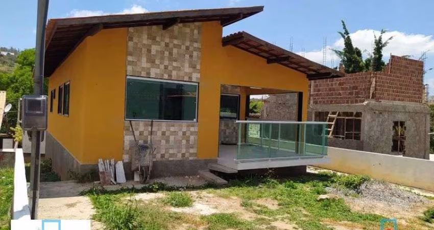 Casa em Cond. com 3 quartos sendo 1 suíte