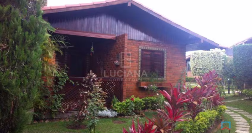 Casa com 2 quartos em Condomínio