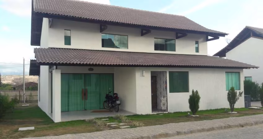 Casa com 5 suítes em Condomínio Fechado