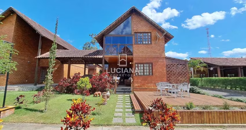 4 Quartos! Casa para venda em Condomínio Fechado - Gravatá/PE