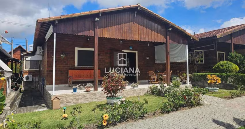 Aconchegante! Casa com 4 Quartos em Condomínio Fechado - Gravatá/PE