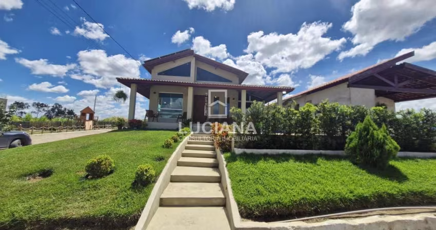 BELISSIMA CASA COM 4 SUÍTES E PISCINA EM CONDOMÍNIO