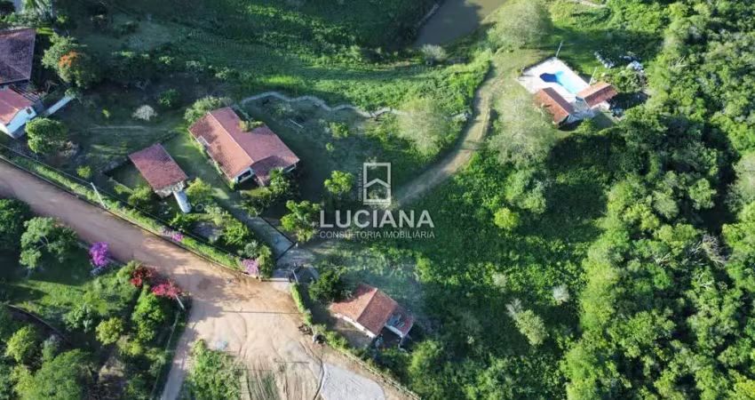 Área total de 11.815 m²! Casa com 4 Quartos em Condomínio em Gravatá/PE