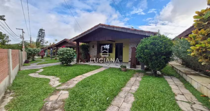 Casa com 3 quartos em condomínio localizado a 500 metros da via local em gravatá