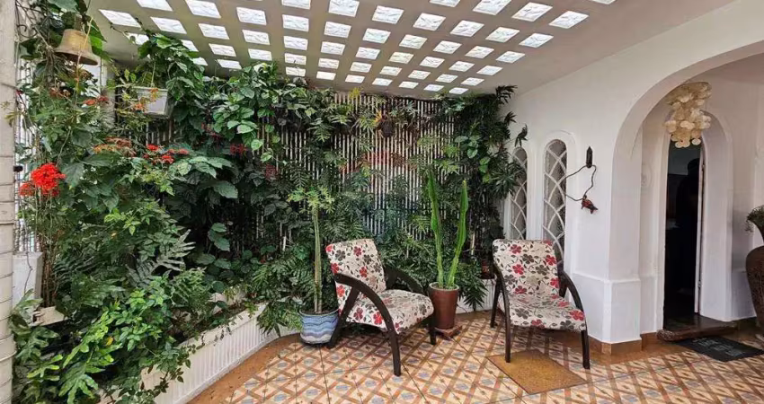 Casa tríplex com piscina, 3 quartos e mobília rústica na vila blanche – cabo frio r$ 770 mil