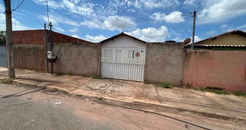 Casa Bairro Canelas em Várzea Grande na Rua Bico de Arara