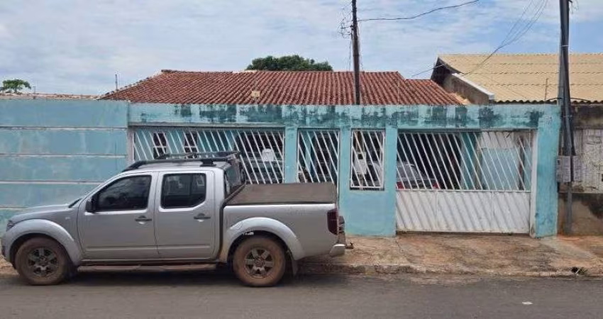 Vendo casa 3/4 com piscina no Canelas em Várzea Grande - MT