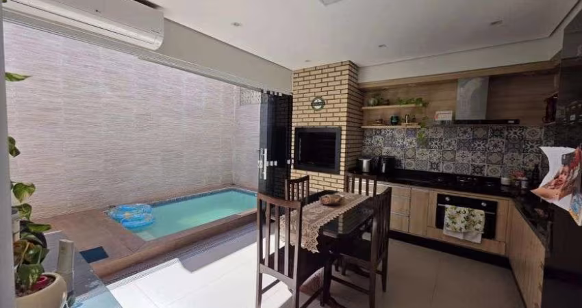 Linda Casa Condomínio Rubi 3/4 com piscina