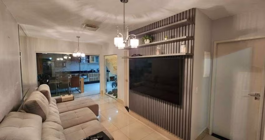 Linda Casa Sobrado 4 quartos sendo 2 suítes Condomínio Esmeralda