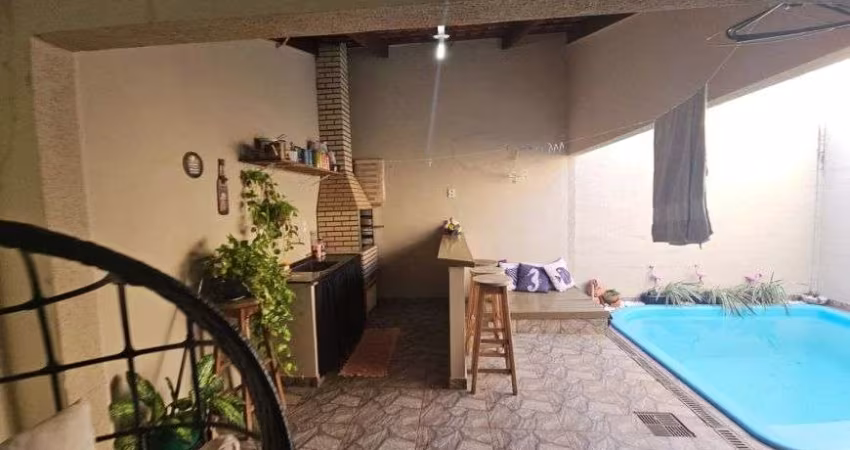 Casa 2/4 Condomínio Rubi com piscina e churrasqueira excelente casa