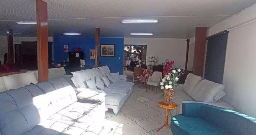 Vendo Imovel Comercial na Av Barão de Melgaço proximo a feira do porto.