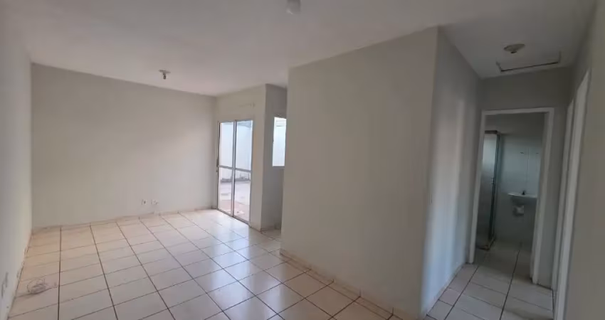Casa 2/4 condomínio esmeralda locação em várzea grande