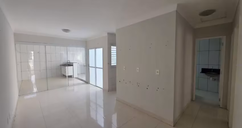 Alugo condomínio esmeralda casa 2/4 ampliada com churrasqueira e garagem coberta