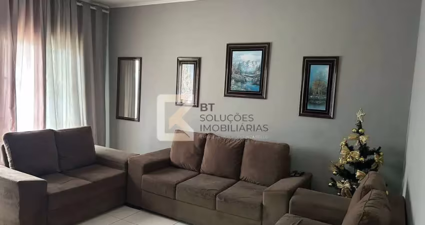 Casa à venda, 3 dormitórios sendo 1 suíte, Área gourmet coberta, 2 vagas de garagem cobertas, Bairr