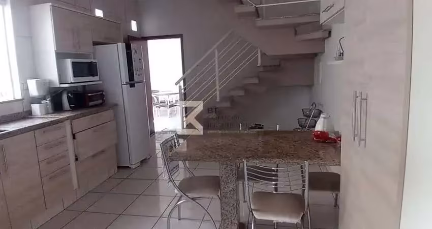 Casa à venda, 2 suítes, Área gourmet com churrasqueira, Móveis planejados sob medida em todos os am