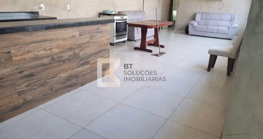 Casa com 2 dormitórios sendo 1 suíte à venda, 150m² de terreno e 258 m² de área construída por R$ 7