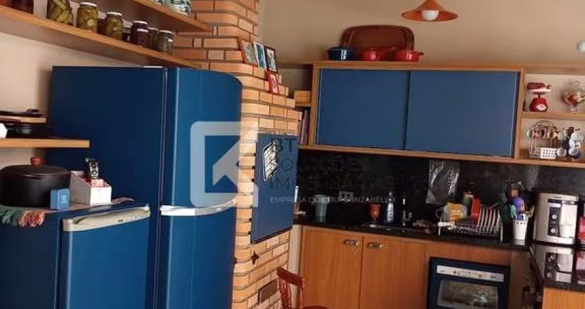 Casa à venda,  3 dormitórios com planejados, Ar condicionado, Cozinha PlanejadaCondomínio Flamboyan