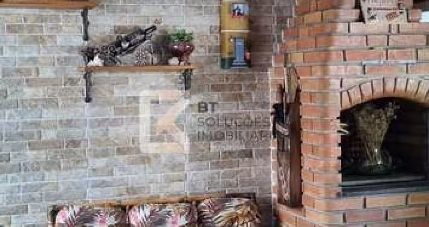 Casa com 3 dormitórios sendo 1 suíte à venda, 152 m² de terreno e 114 de área construída por R$ 630