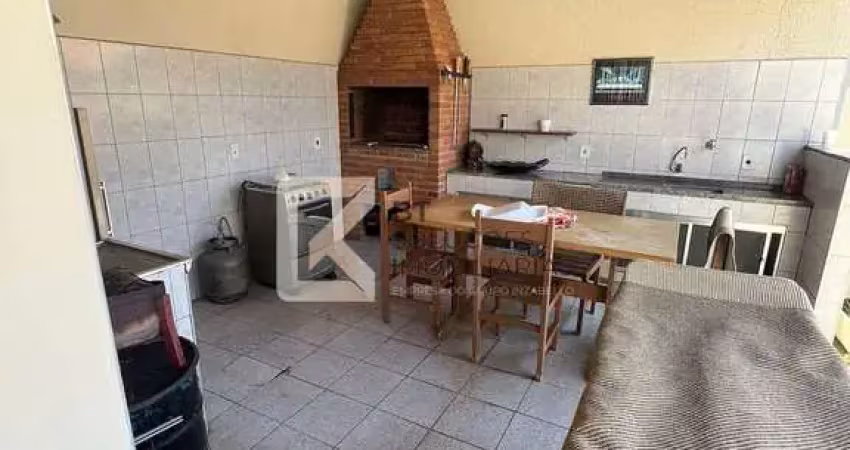Casa com edicula e 3 dormitórios sendo 1 suíte à venda, 275 m² de terreno e 186 m² de área construí