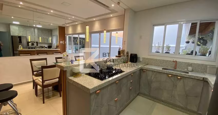 Sobrado com (energia fotovoltaica) e 3 dormitórios sendo 1 suíte com closet à venda por R$ 905.000