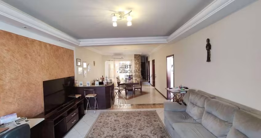 Casa à venda, 3 dormitórios sendo 1 suíte master com closet,  Área gourmet com churrasqueira e jard