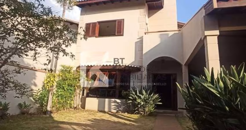 Sobrado com 5 dormitórios sendo 2 no térreo, quintal gramado na frente da casa á venda,R$ 1.350.000