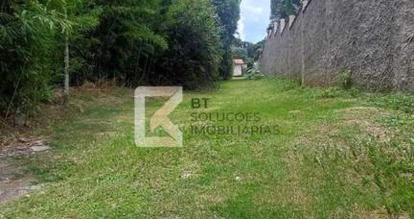 Chácara à venda, 3 dormitórios sendo 1 suíte, Amplo jardim, Rua Calma, Pomar, Colinas do Mosteiro d