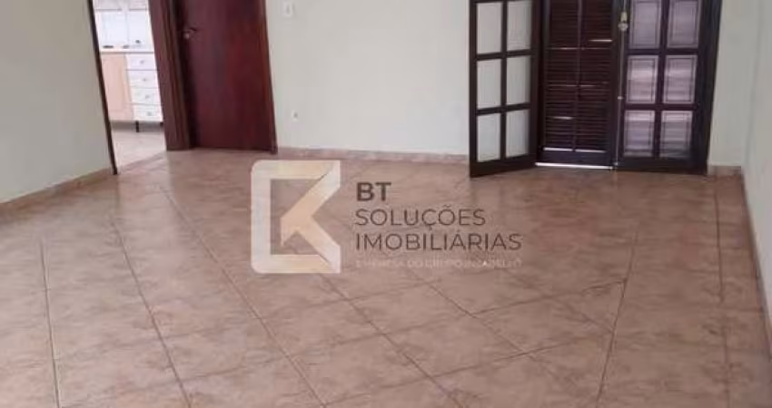 Casa com 4 dormitórios sendo uma suíte para locação, 300 m² de terreno e 205 m² de área construída