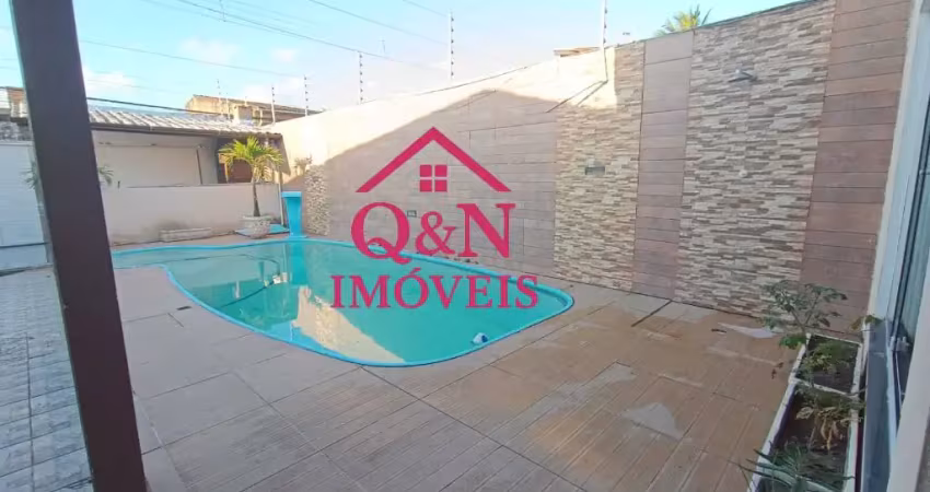 Casa com Piscina à Venda no Tabuleiro do Martins