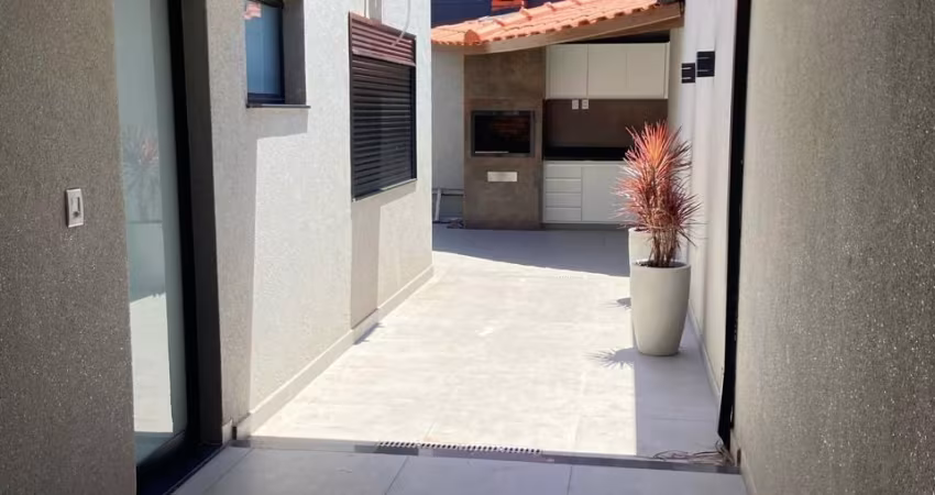 MARAVILHOSA CASA NO JARDIM TERRA BRANCA
