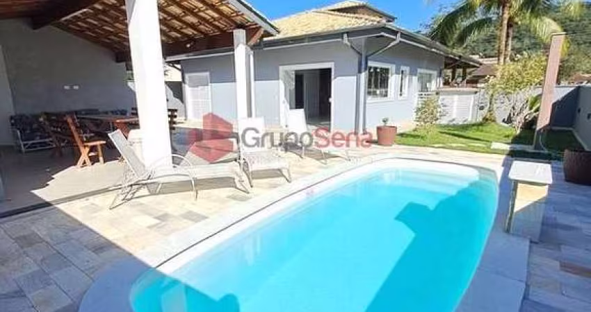 Casa à venda em condomínio fechado no Horto Florestal em Ubatuba