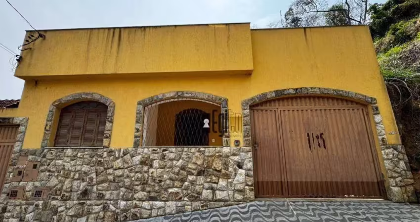 Casa com 6 dormitórios à venda, 280 m² por R$ 690.000,00 - Costa Carvalho - Juiz de Fora/MG