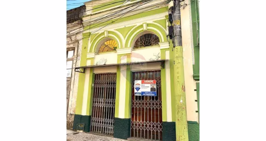 Venda de casa de 272m² com 3 quartos, ponto comercial, próximo à praça da república.