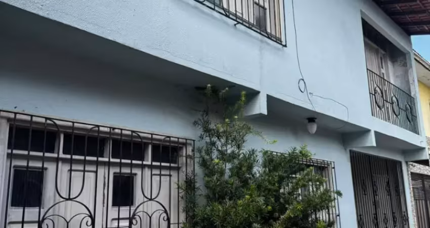 Alugo casa de dois andares de 140m2 , rua manoel barata, cruzeiro