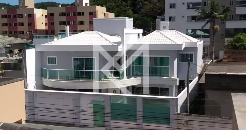 Casa alto padrão em b. nações, balneário camboriú/sc