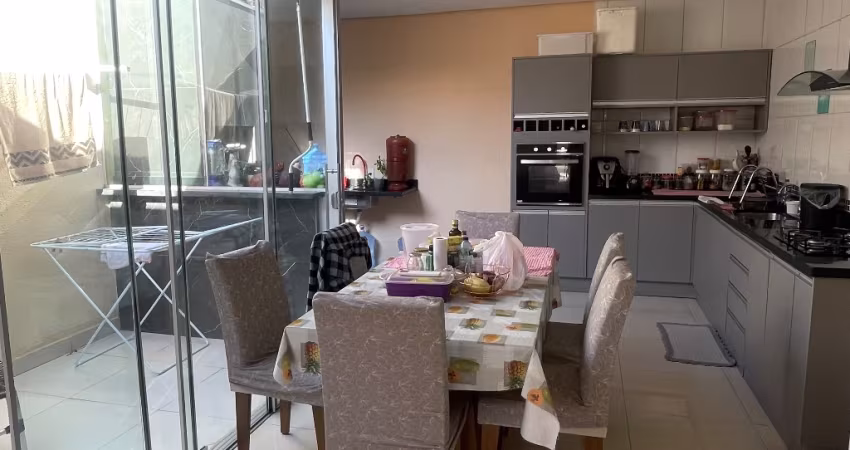 Casa reformada em condomínio