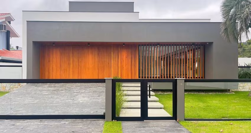 CASA DE ALTO PADRÃO COM 3 DORMITÓRIOS NA PEDRA BRANCA, PALHOÇA/SC