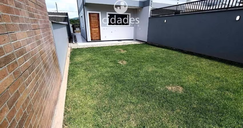 Sobrado à venda de 3 quartos (1 suíte) com 3 vagas de garagem em Forquilhas, São José