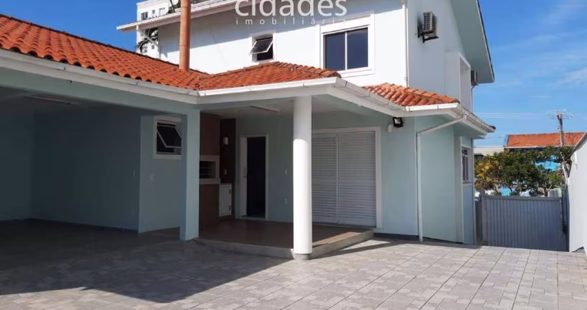 CASA RESIDENCIAL/COMERCIAL 2 pisos, amplo terreno e muito bem construída