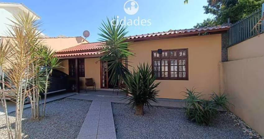 Casa com 4 quartos A venda com (1 Suíte ) ,Ótima localização