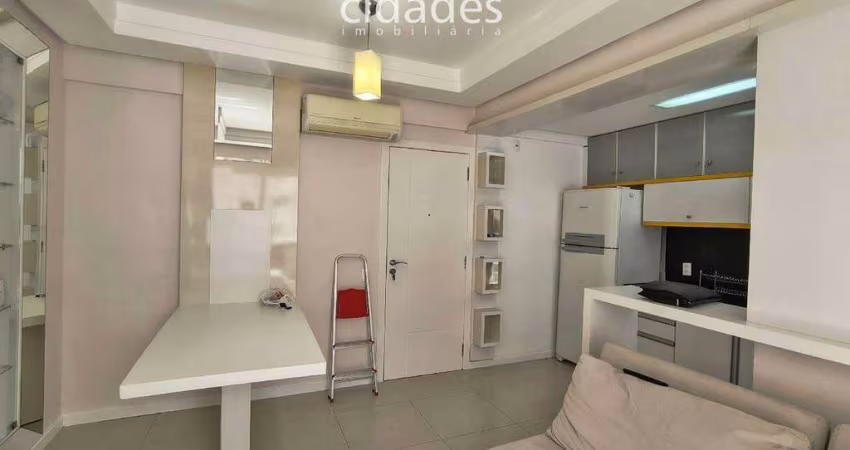 Aluguel de apartamento 2 quartos (suíte) com 2 vagas de garagem mobiliado no bairro Agronômica, 1 quadra Beira Mar Norte