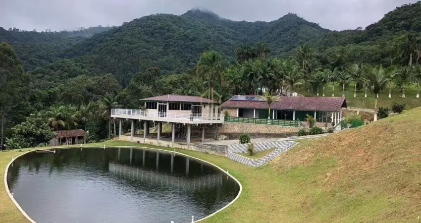 Sítio Maravilhoso à Venda em Águas Mornas | 4 Quartos