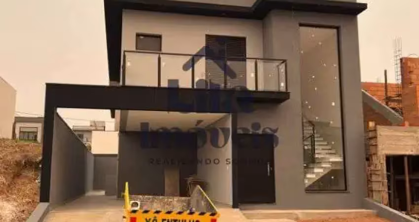 Maravilhosa Casa com Piscina em Condominio de Luxo!