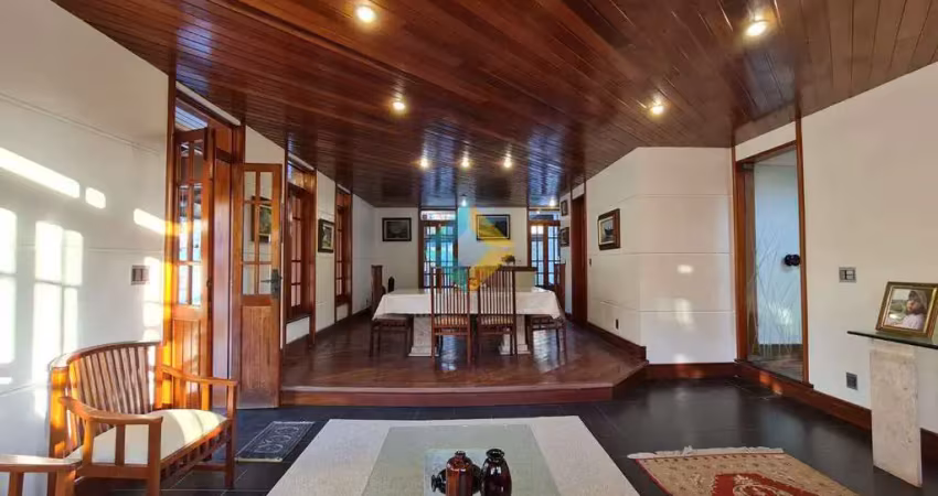 Casa de Condomínio com 5 dorms, Piratininga, Niterói - R$ 1.95 mi, Cod: 652